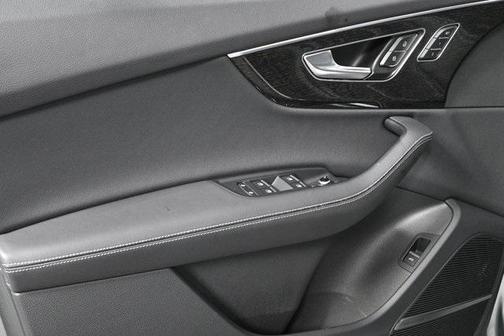 2025 Audi Q7 45 Premium Plus