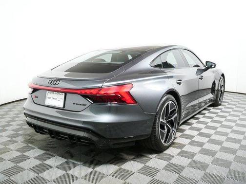 Daytona Gray Pearl Effect 2023 Audi RS e-tron GT quattro