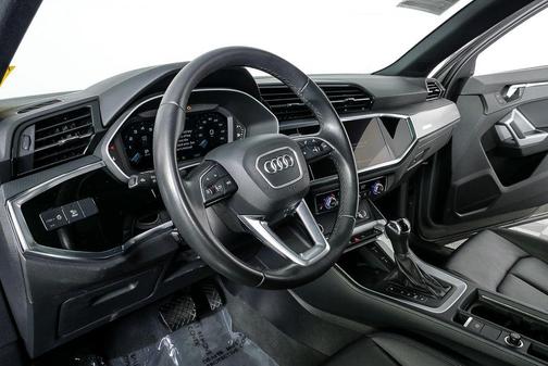 2024 Audi Q3 Premium 45 TFSI S line quattro Tiptronic