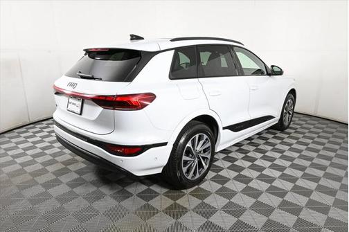 2025 Audi Q6 e-tron Premium Plus quattro