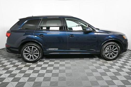 2024 Audi Q7 45 Premium Plus