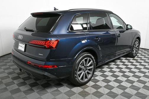 2024 Audi Q7 45 Premium Plus