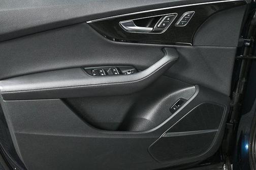 2024 Audi Q7 45 Premium Plus