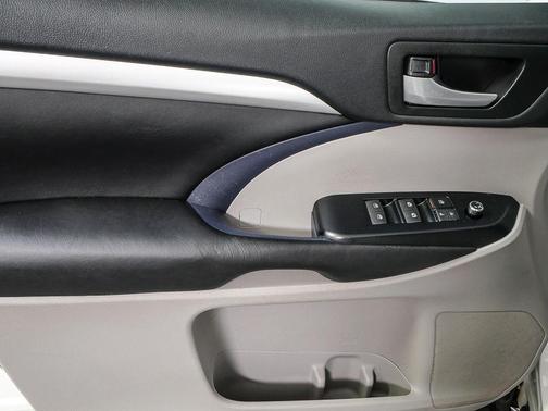 Blizzard Pearl 2019 Toyota Highlander XLE