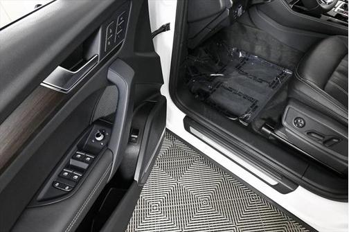 2022 Audi Q5 40 Premium Plus