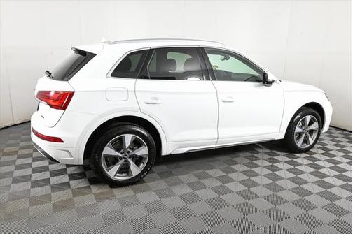 2022 Audi Q5 40 Premium Plus
