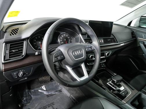Mythos Black Metallic 2023 Audi Q5 45 S line Premium