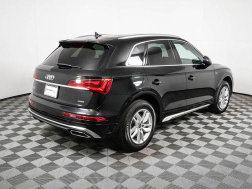 Mythos Black Metallic 2023 Audi Q5 45 S line Premium
