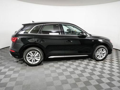 Mythos Black Metallic 2023 Audi Q5 45 S line Premium