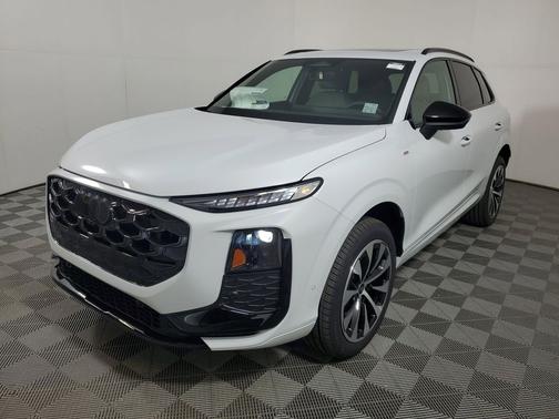 Glacier White Metallic 2026 Audi Q3 TFSI quattro S tronic