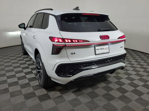 Glacier White Metallic 2026 Audi Q3 TFSI quattro S tronic