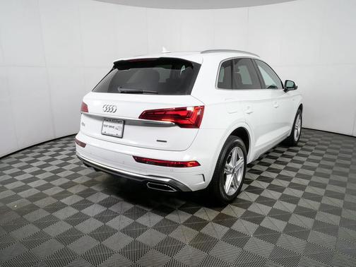 Arkona White 2024 Audi Q5 e 55 S line Premium Plus