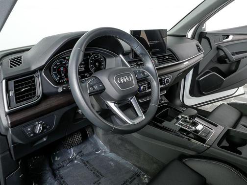 Arkona White 2024 Audi Q5 e 55 S line Premium Plus
