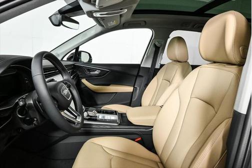 2025 Audi Q7 55 Premium Plus