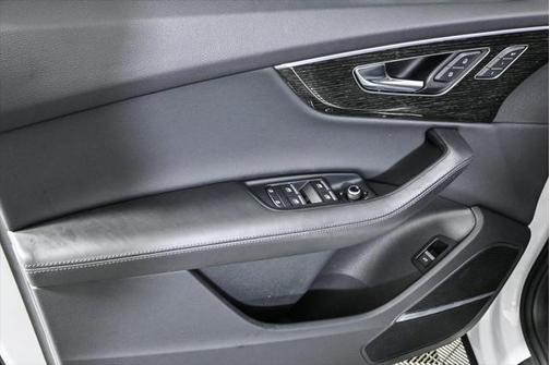 2022 Audi Q7 55 Premium Plus