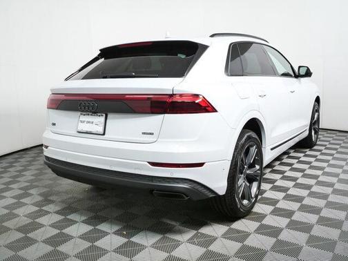 Glacier White Metallic 2026 Audi Q8 55 Premium