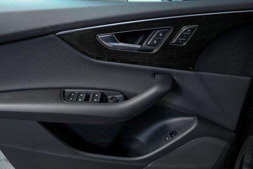 2023 Audi Q8 55 Premium