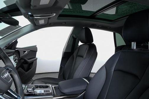 2023 Audi Q8 55 Premium