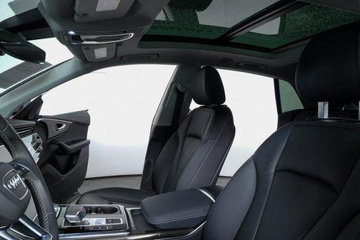 2023 Audi Q8 55 Premium