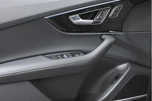 2025 Audi Q7 45 Premium Plus