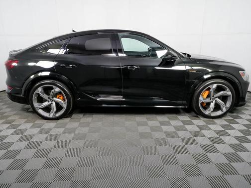 Mythos Black Metallic 2023 Audi e-tron S Sportback Prestige quattro