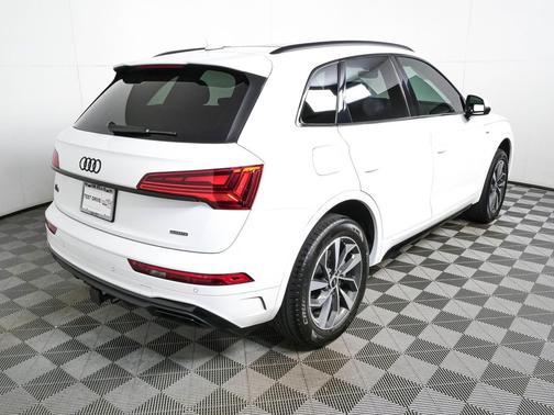 Arkona White 2024 Audi Q5 45 S line Premium