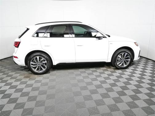 Arkona White 2024 Audi Q5 45 S line Premium