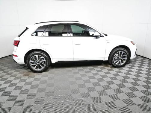 Arkona White 2024 Audi Q5 45 S line Premium