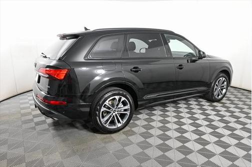 2025 Audi Q7 45 Premium Plus