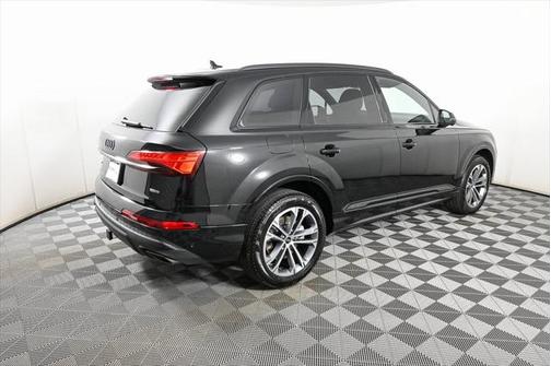 2025 Audi Q7 45 Premium Plus