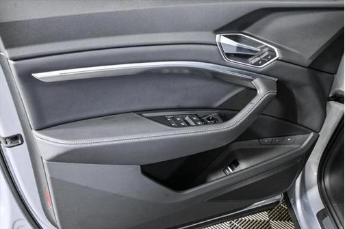 2022 Audi e-tron Premium