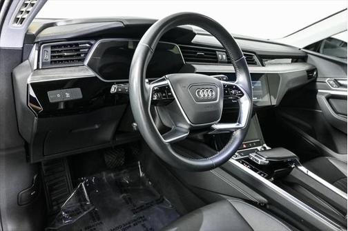 2022 Audi e-tron Premium