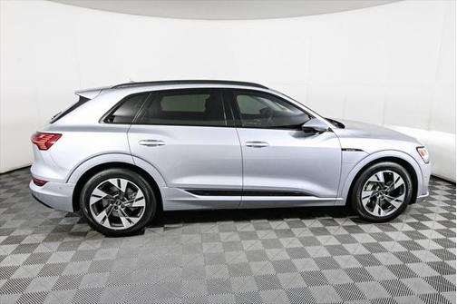 2022 Audi e-tron Premium