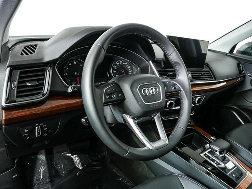 Daytona Gray Pearl Effect 2023 Audi Q5 45 S line Premium