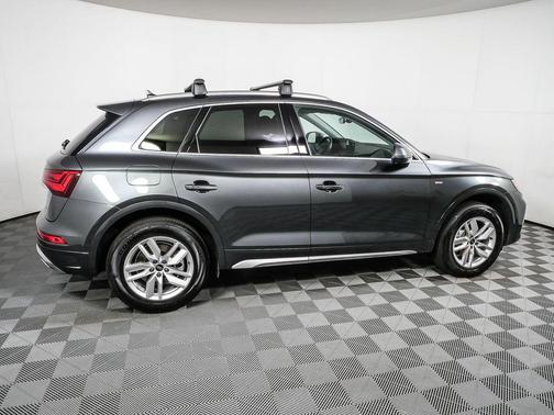 Daytona Gray Pearl Effect 2023 Audi Q5 45 S line Premium