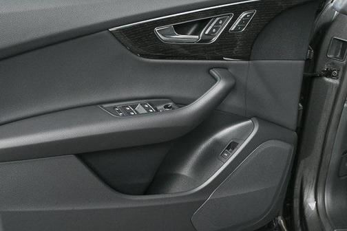 2025 Audi Q8 55 Premium