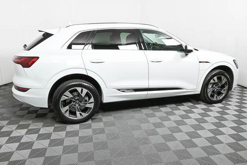 2022 Audi e-tron Premium