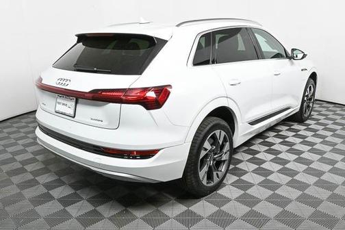 2022 Audi e-tron Premium