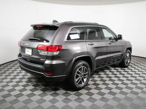 Granite Crystal Metallic Clearcoat 2020 Jeep Grand Cherokee Laredo