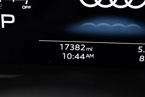 Photo 3 of 37 of 2021 Audi Q7 55 Premium