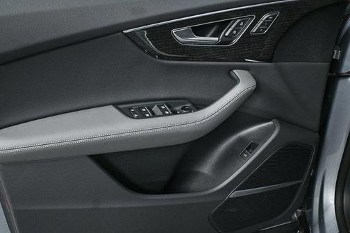 2025 Audi Q8 55 Premium Plus