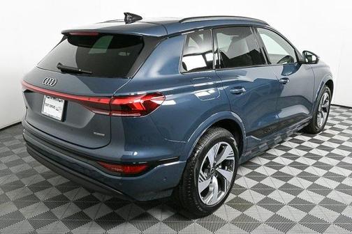 2025 Audi Q6 e-tron Premium Plus quattro