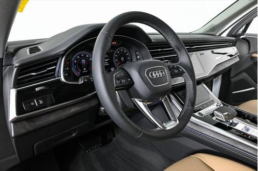 2025 Audi Q7 55 Premium Plus