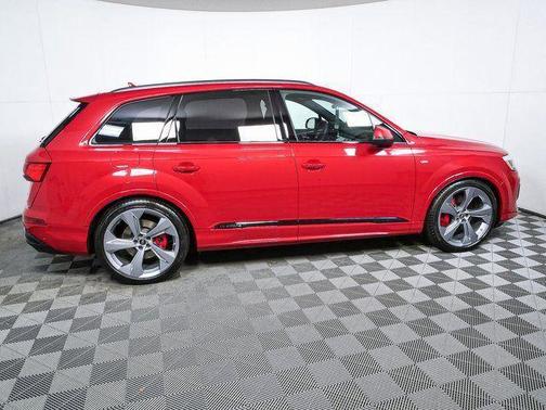Chili Red 2026 Audi Q7 55 Prestige
