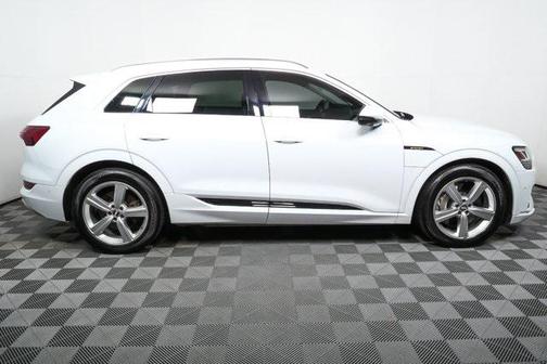 2019 Audi e-tron Premium Plus