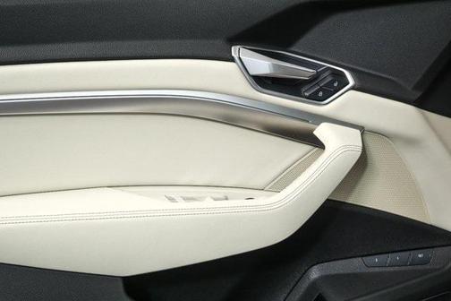 2019 Audi e-tron Premium Plus
