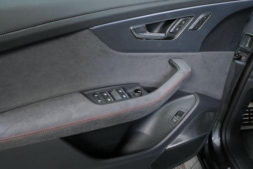 Daytona Gray Pearl Effect 2026 Audi RS Q8 4.0T