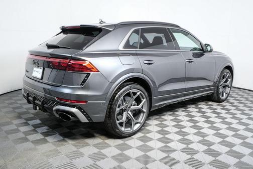 Daytona Gray Pearl Effect 2026 Audi RS Q8 4.0T
