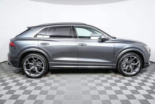 Daytona Gray Pearl Effect 2026 Audi RS Q8 4.0T