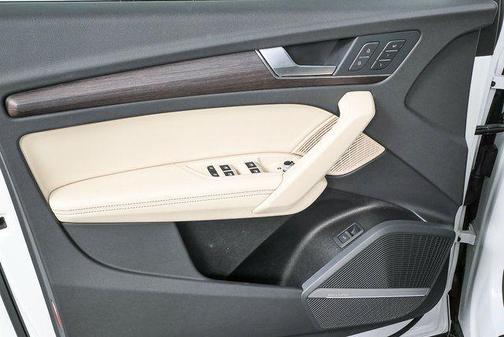 2022 Audi Q5 40 Premium Plus